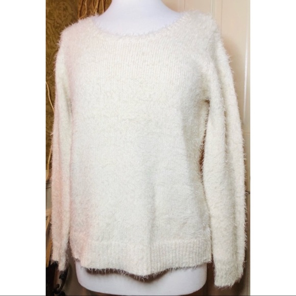 Max Studio Sweaters - Max Studio Oversized Fuzzy Sweater Keyhole Back